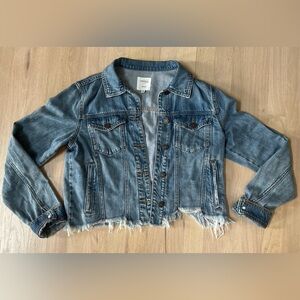 Stylish Blue Denim Jacket with Frayed Hem—NEVER WORN
